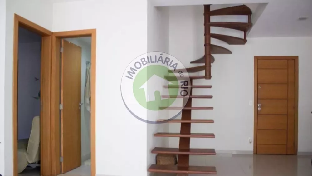 Cobertura à venda com 2 quartos, 180m² - Foto 2