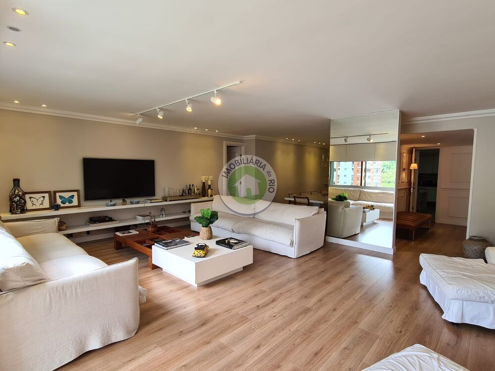 Apartamento à venda com 4 quartos, 240m² - Foto 1