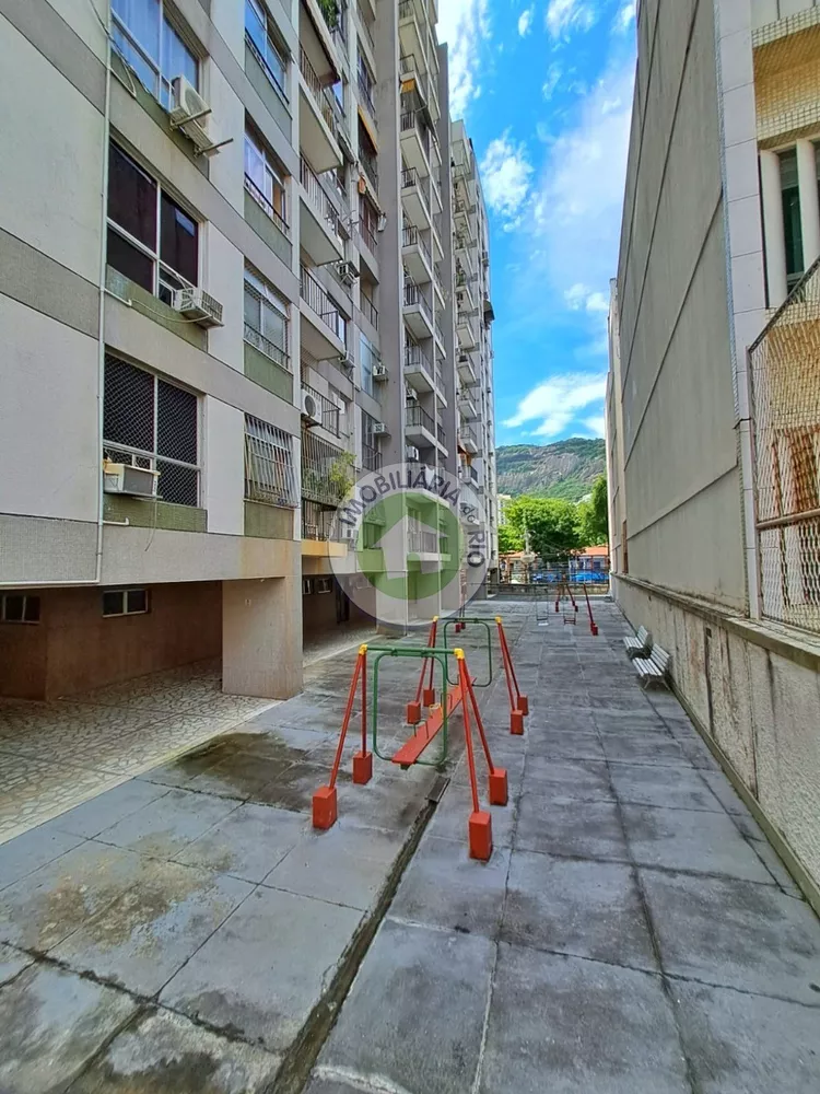 Apartamento à venda com 2 quartos, 62m² - Foto 2