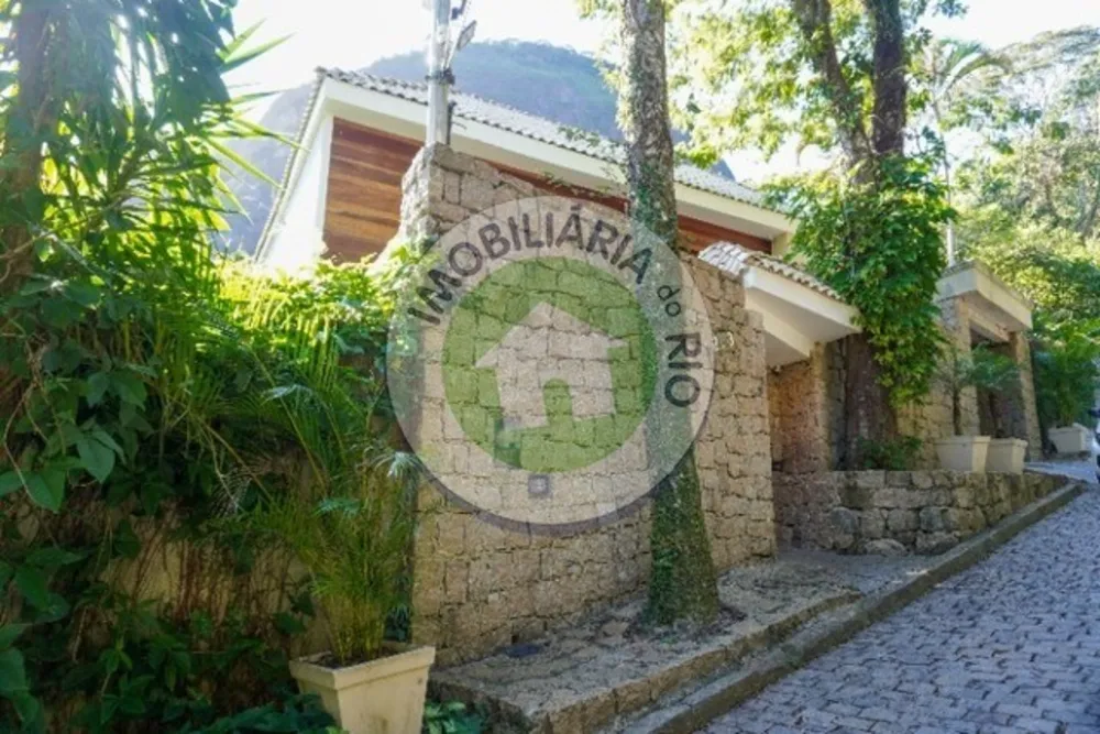 Casa, 4 quartos, 220 m² - Foto 1