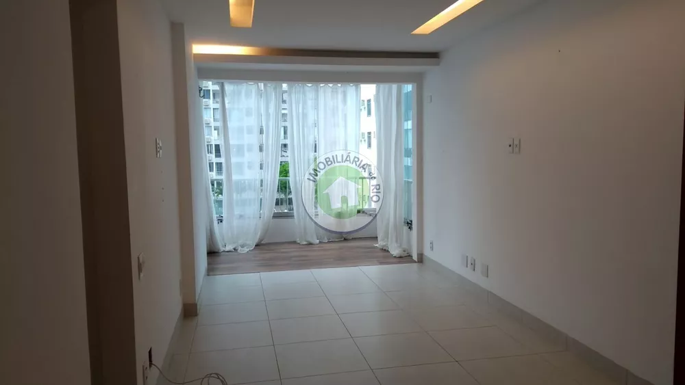 Apartamento à venda com 2 quartos, 70m² - Foto 1