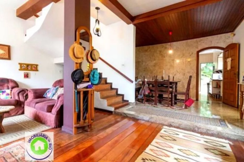 Casa, 3 quartos, 202 m² - Foto 1