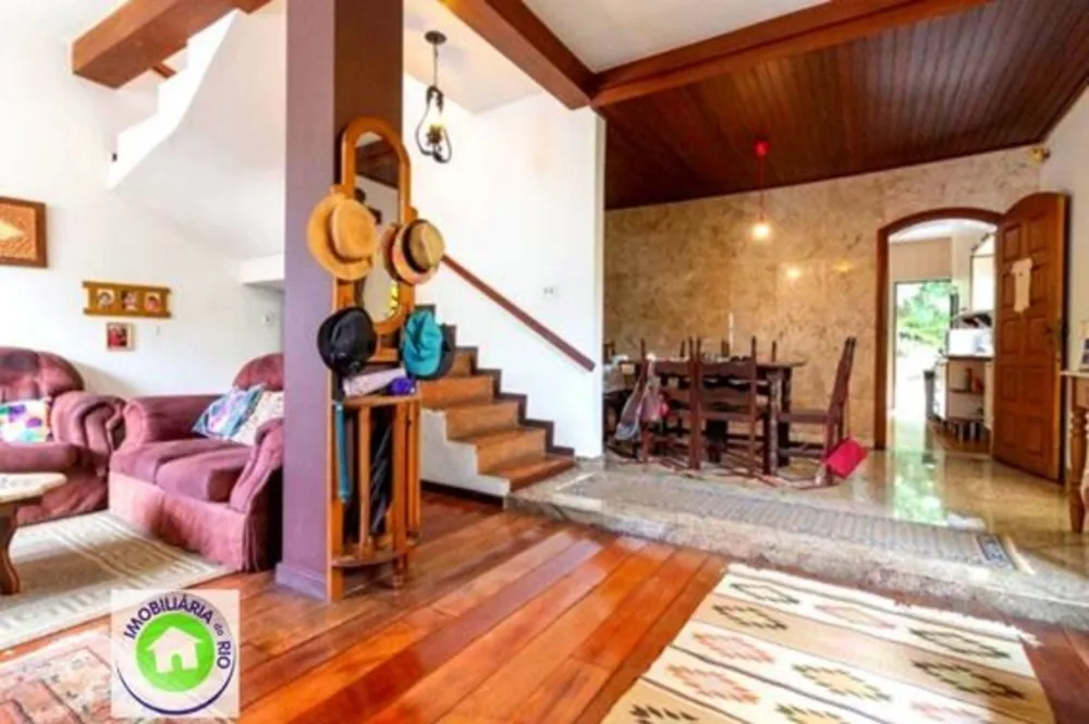 Casa, 3 quartos, 202 m² - Foto 1