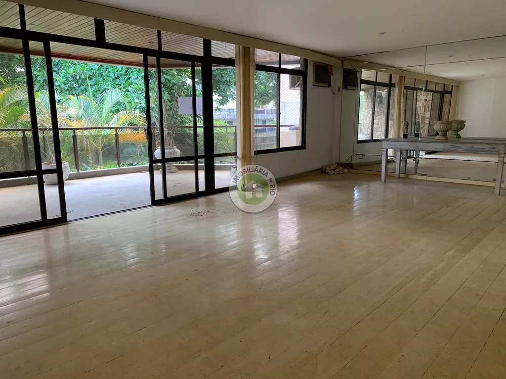 Apartamento à venda com 3 quartos, 210m² - Foto 1