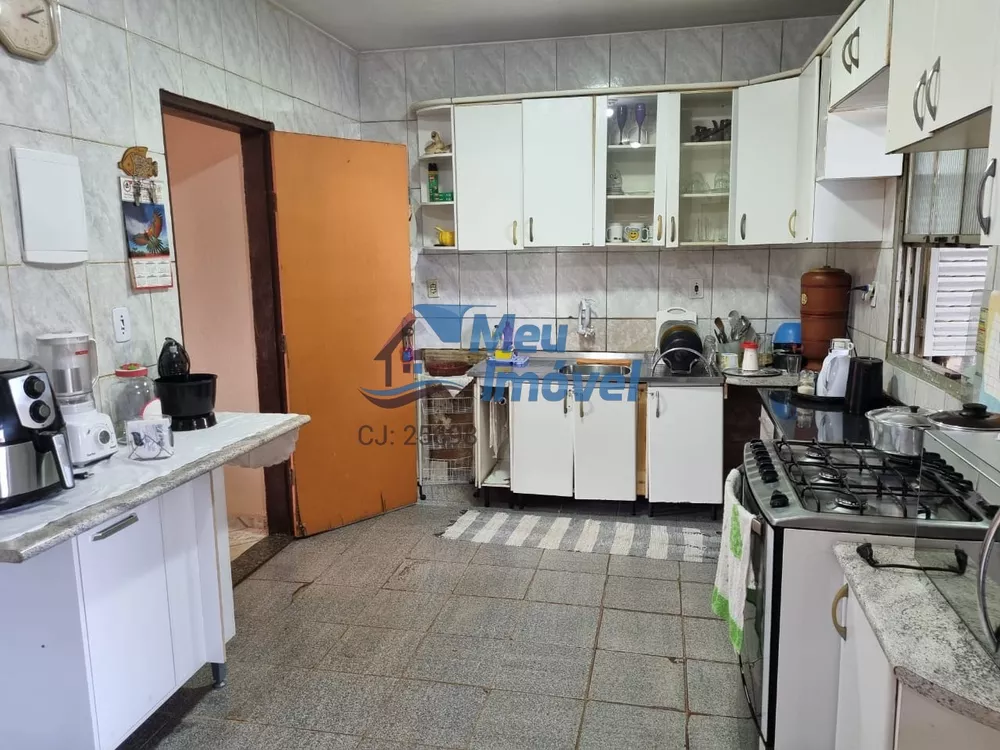 Casa, 4 quartos, 290 m² - Foto 1
