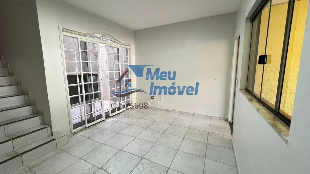 Casa à venda com 4 quartos, 105m² - Foto 2