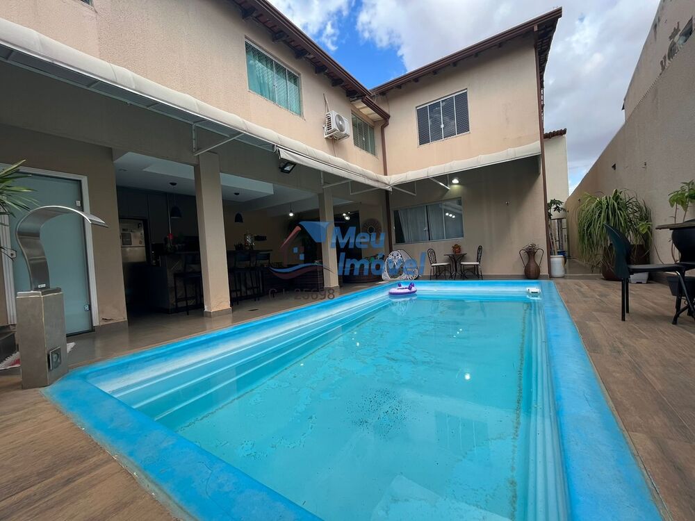 Casa à venda com 5 quartos, 330m² - Foto 1