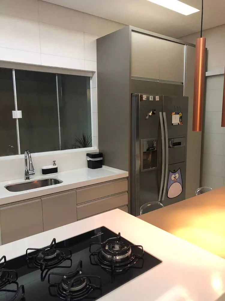 Casa, 4 quartos, 285 m² - Foto 1