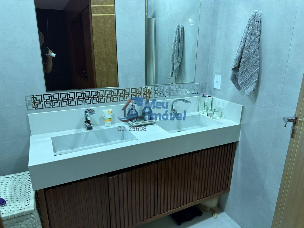 Casa à venda com 4 quartos, 300m² - Foto 2