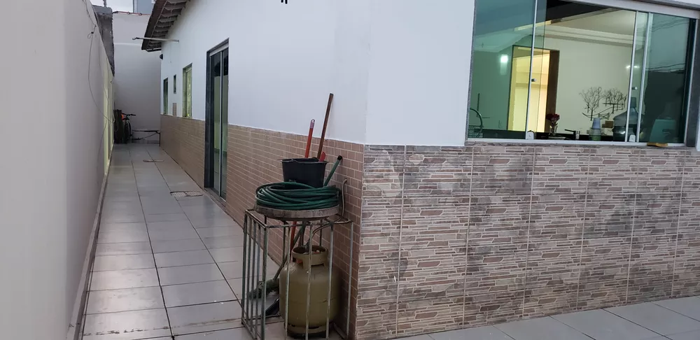 Casa, 4 quartos, 249 m² - Foto 1