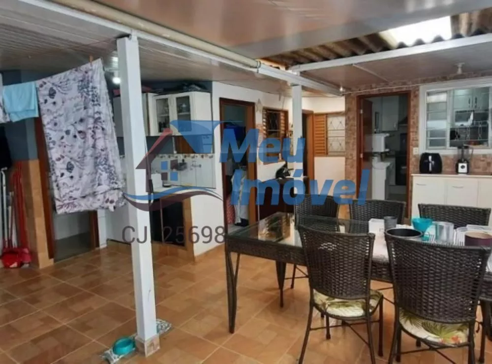 Casa à venda com 3 quartos, 180m² - Foto 1