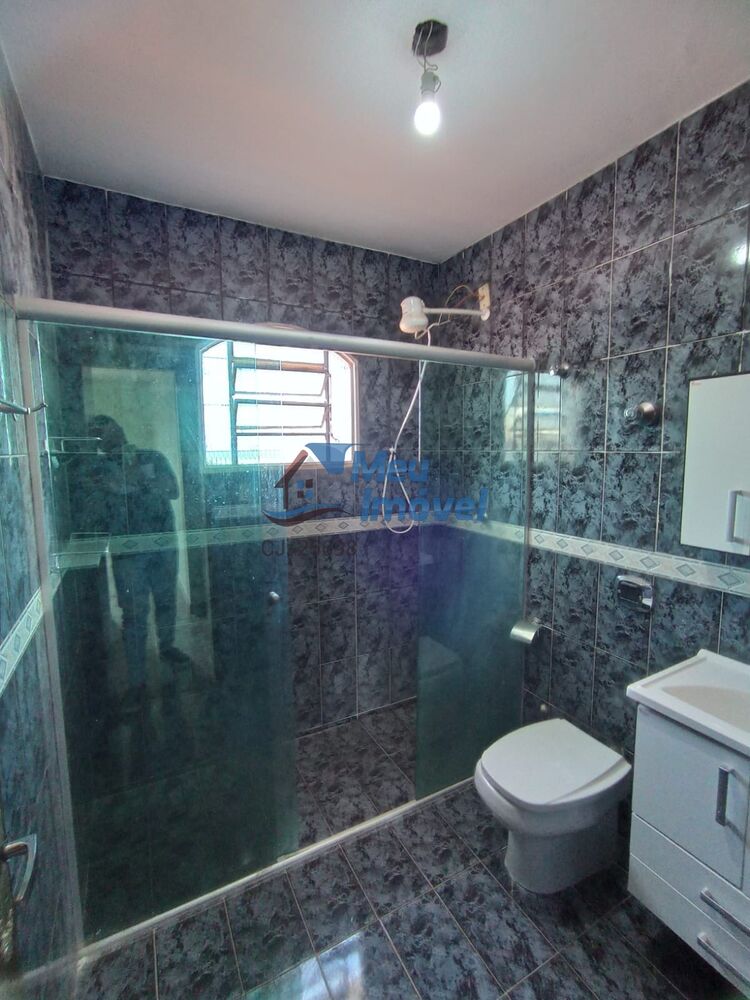 Casa à venda com 5 quartos, 200m² - Foto 3