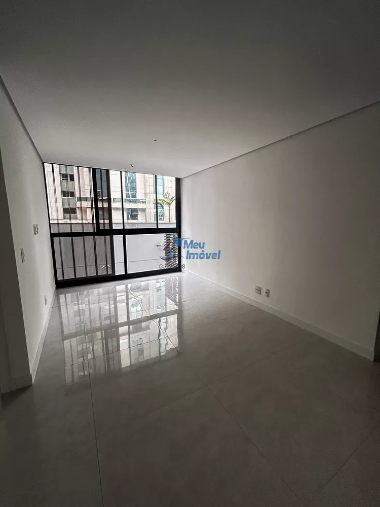 Apartamento à venda com 3 quartos, 78m² - Foto 2