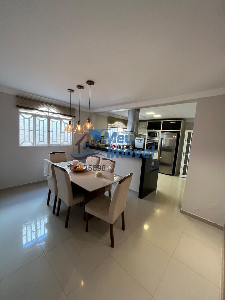 Casa à venda com 2 quartos, 220m² - Foto 2