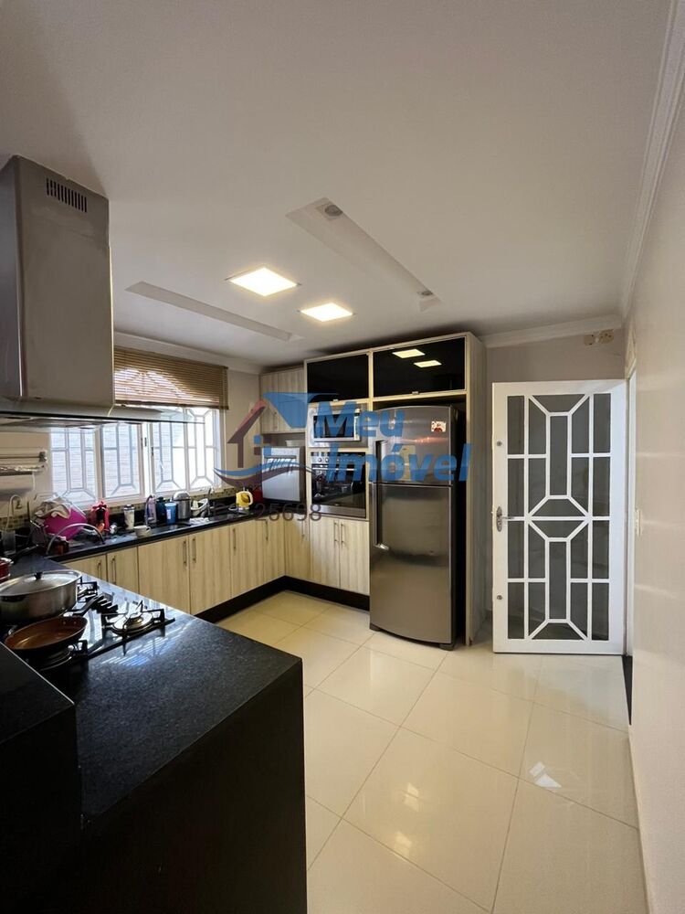 Casa à venda com 2 quartos, 220m² - Foto 4