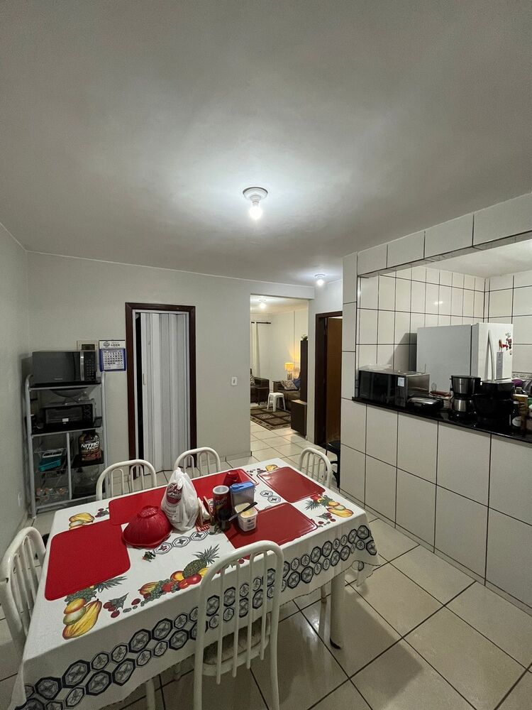 Casa à venda com 5 quartos, 300m² - Foto 1
