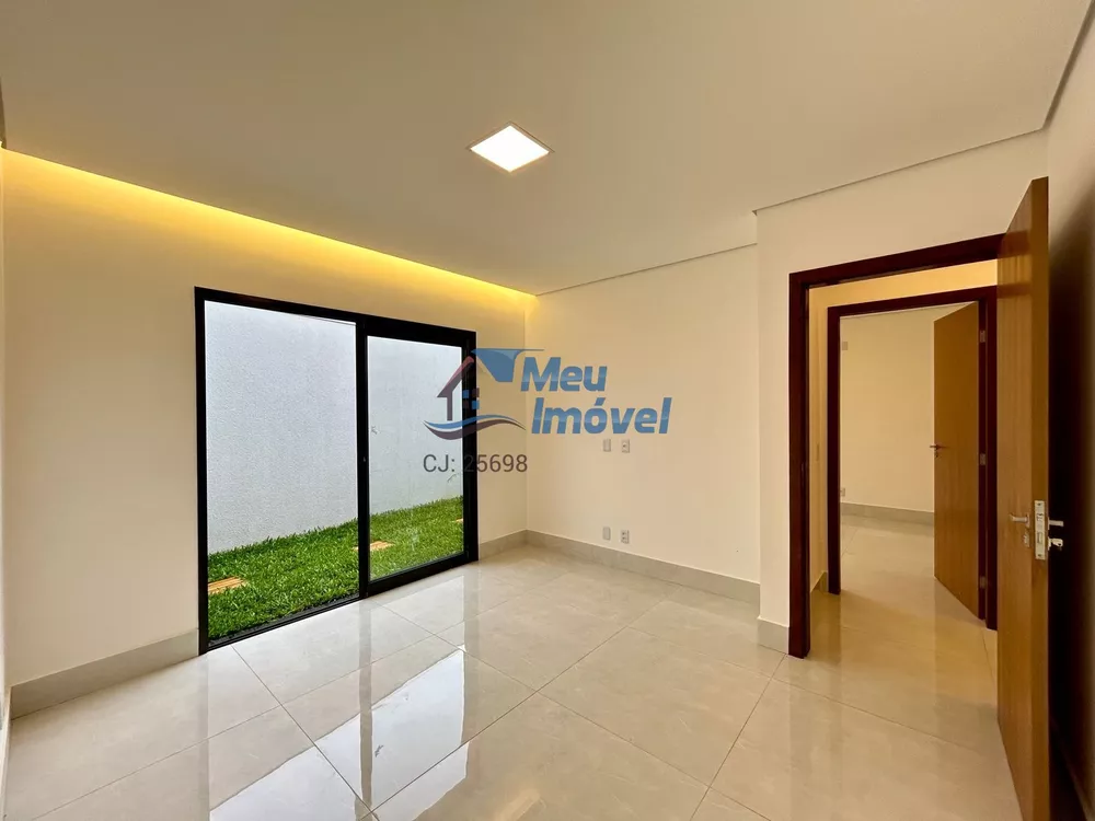 Casa, 4 quartos, 220 m² - Foto 1