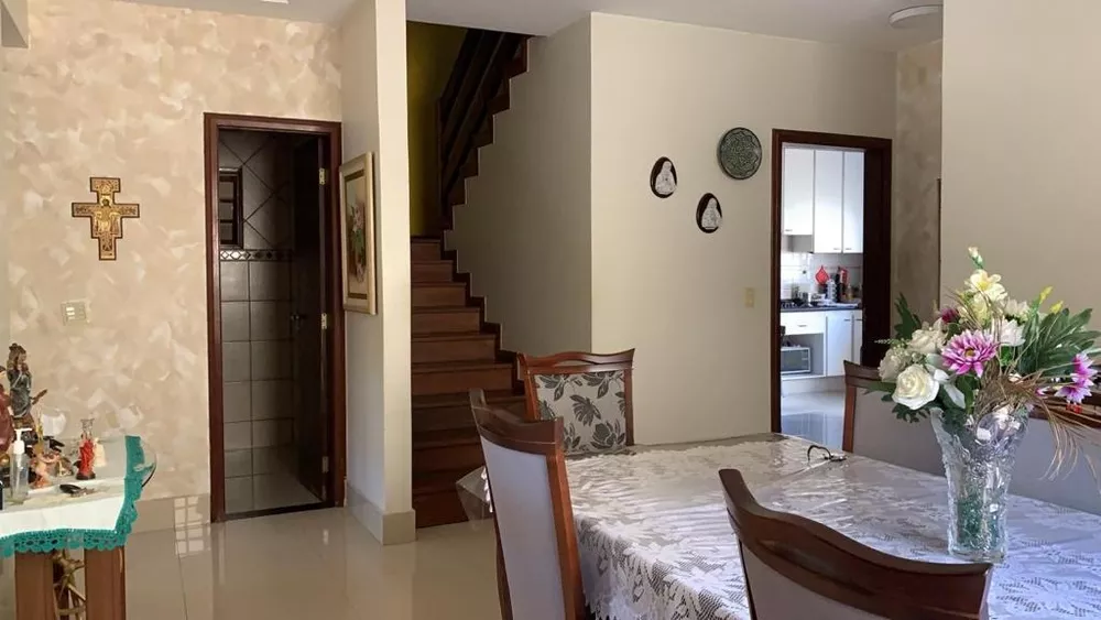 Casa à venda com 4 quartos, 320m² - Foto 3