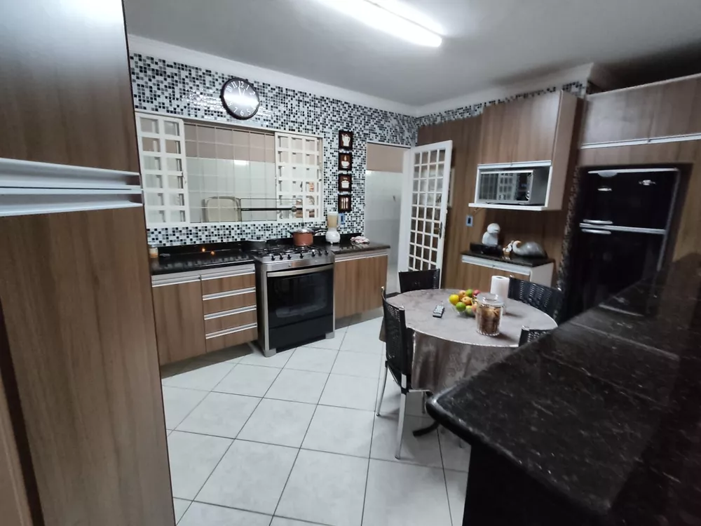 Casa à venda com 3 quartos, 134m² - Foto 2