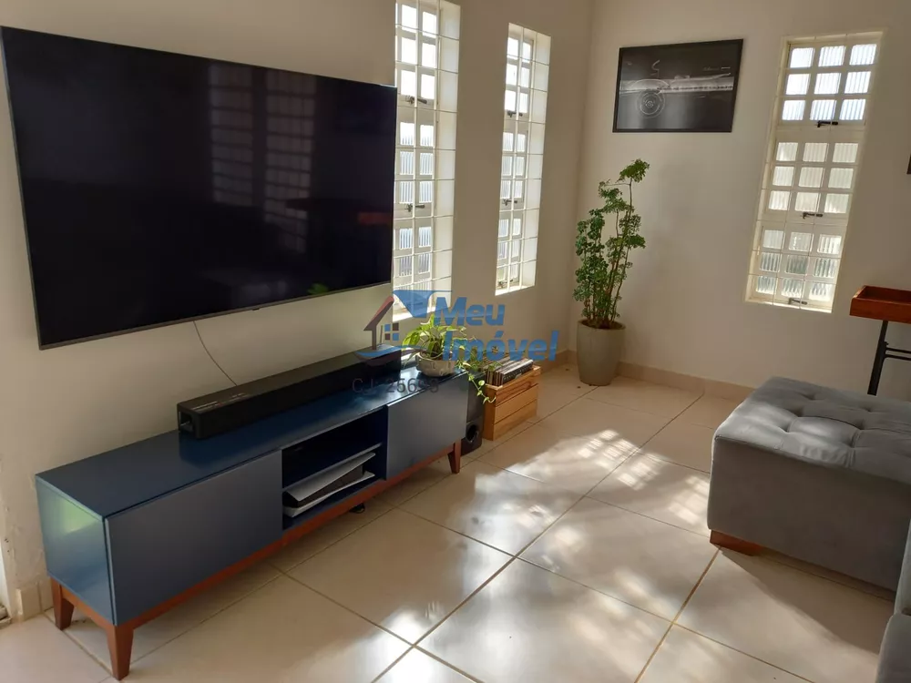 Casa, 5 quartos, 230 m² - Foto 1