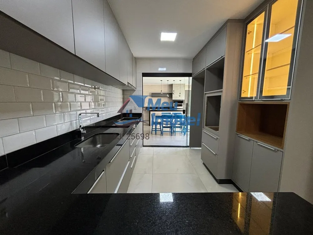 Casa, 3 quartos, 204 m² - Foto 2
