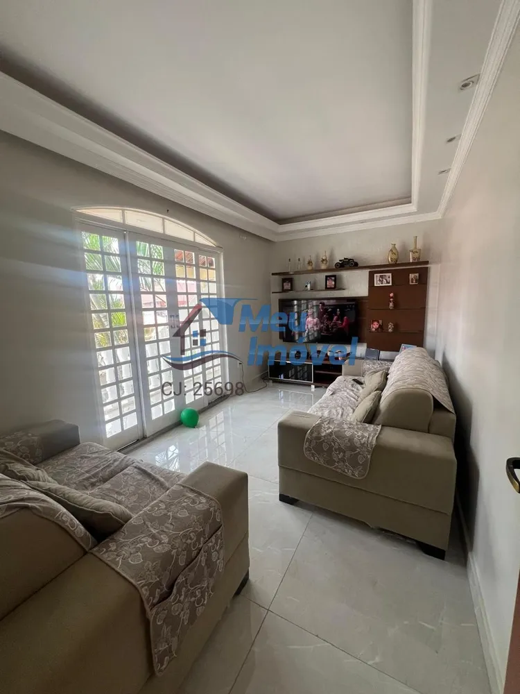 Casa, 4 quartos, 209 m² - Foto 1