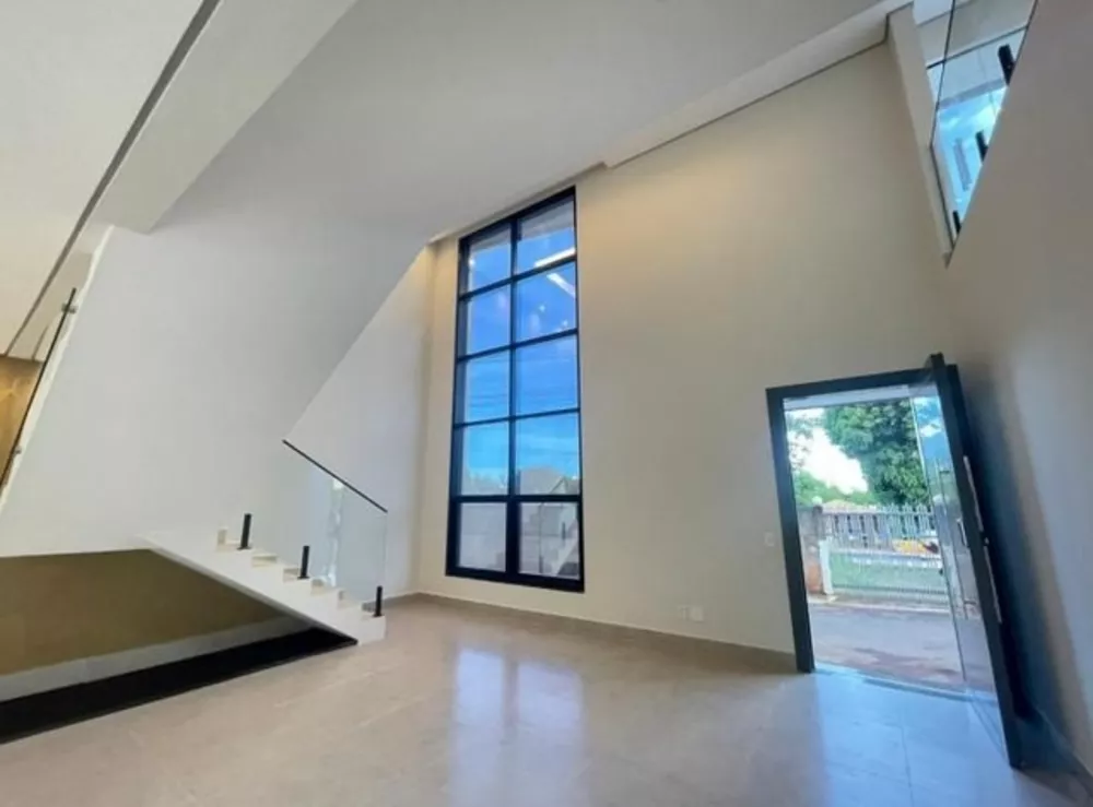 Casa à venda com 3 quartos, 235m² - Foto 1