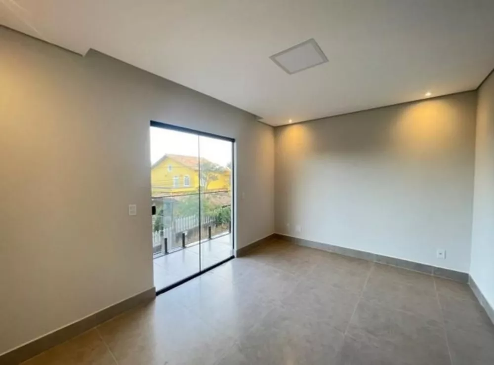 Casa à venda com 3 quartos, 235m² - Foto 4