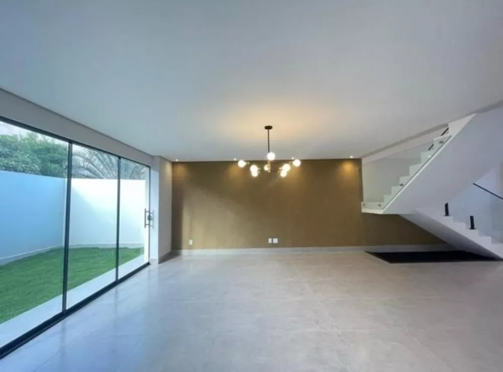 Casa à venda com 3 quartos, 235m² - Foto 2