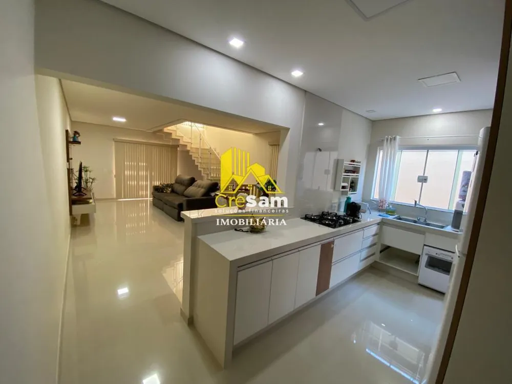 Casa, 4 quartos, 200 m² - Foto 1