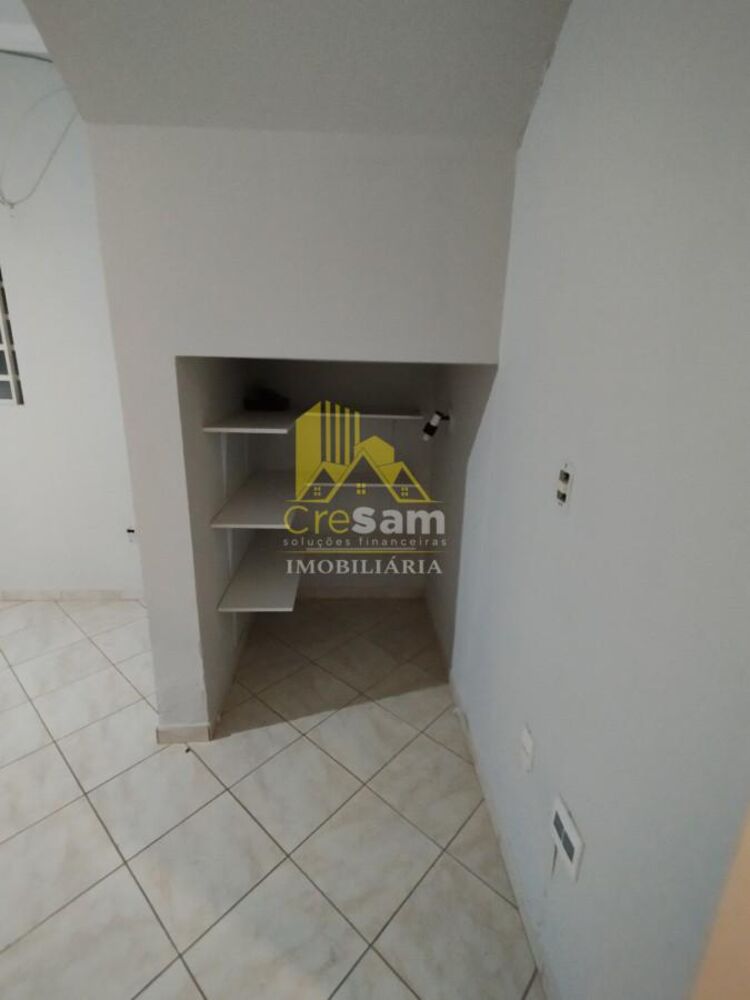 Casa para alugar com 2 quartos, 250m² - Foto 2