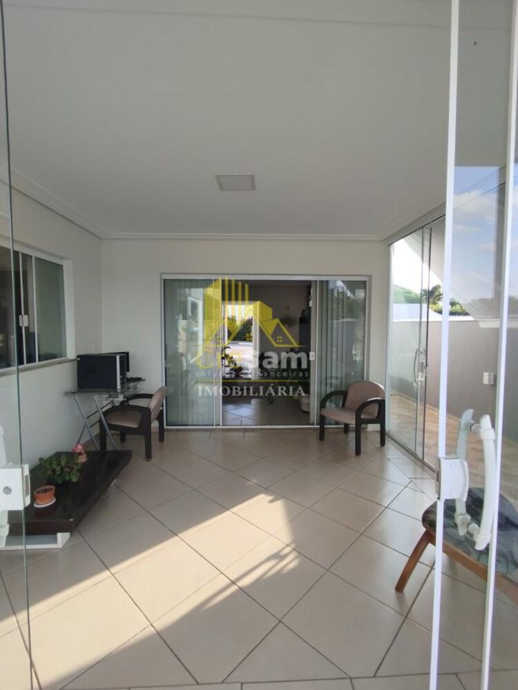 Casa para alugar com 3 quartos, 300m² - Foto 1
