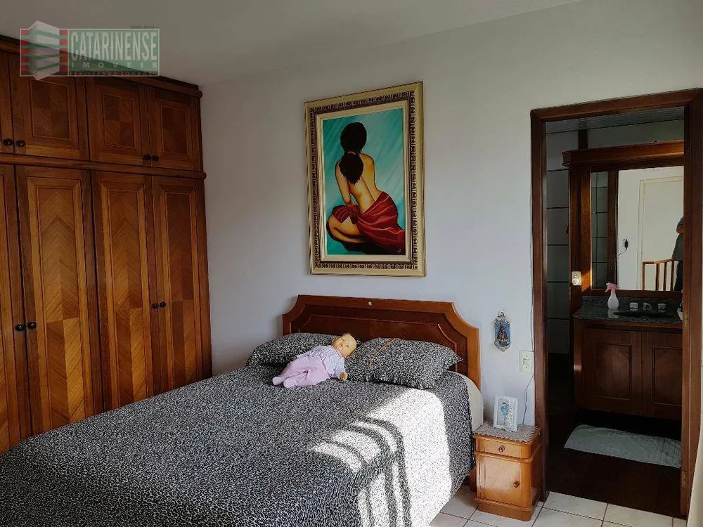 Casa, 3 quartos, 242 m² - Foto 2