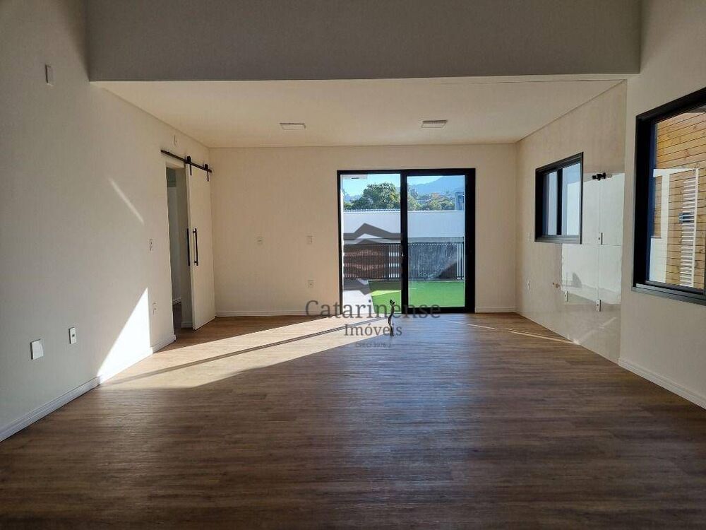 Casa à venda com 3 quartos, 202m² - Foto 18