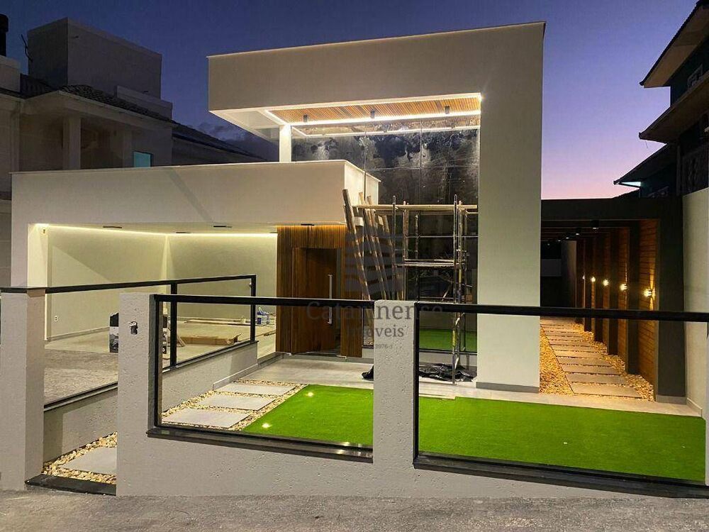 Casa à venda com 3 quartos, 202m² - Foto 2