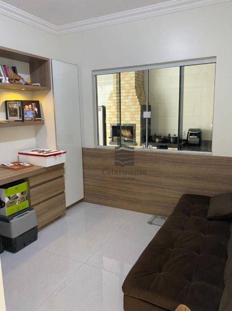 Casa à venda com 3 quartos, 207m² - Foto 2