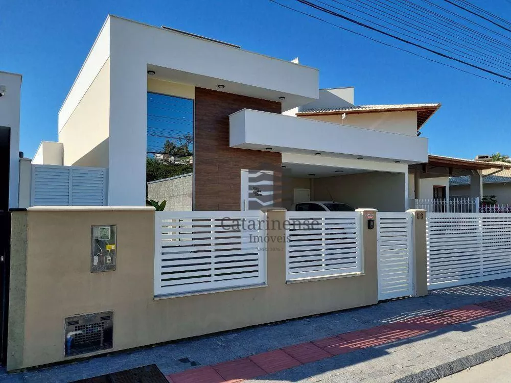 Casa à venda com 3 quartos, 187m² - Foto 1