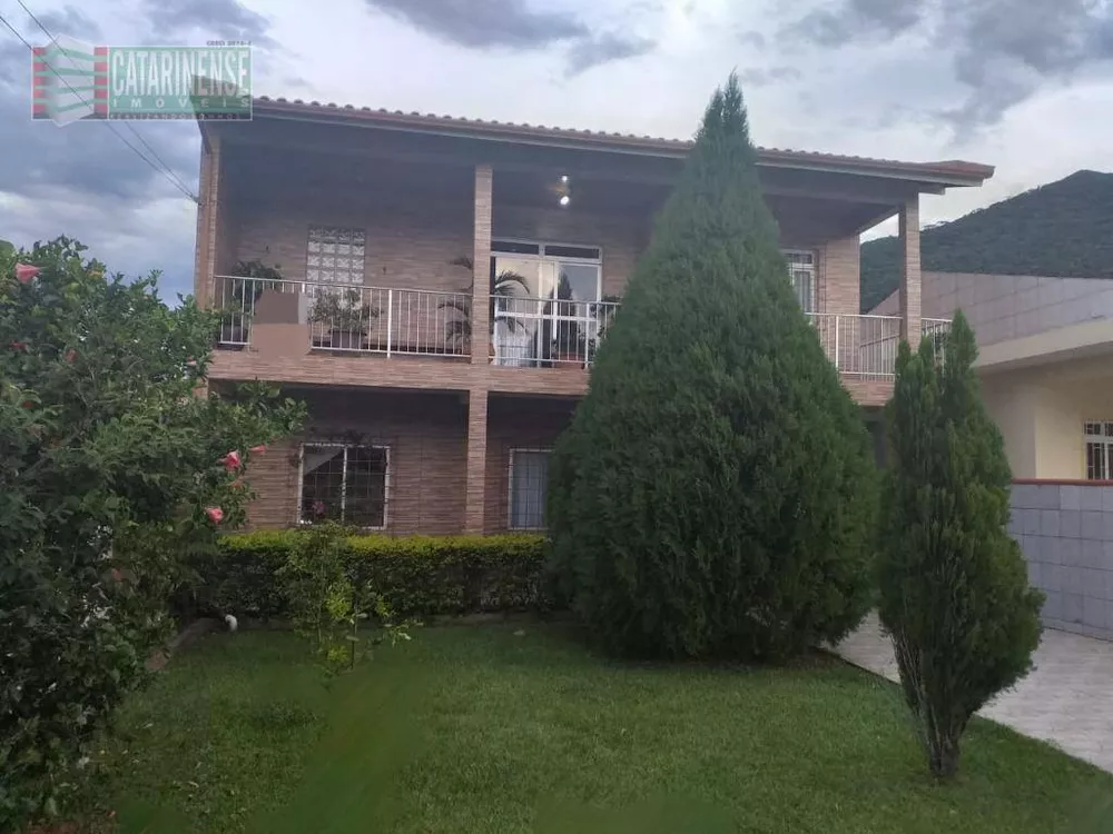 Casa, 4 quartos, 220 m² - Foto 1