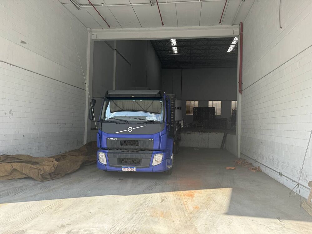 Depósito-Galpão-Armazém para alugar, 1100m² - Foto 1