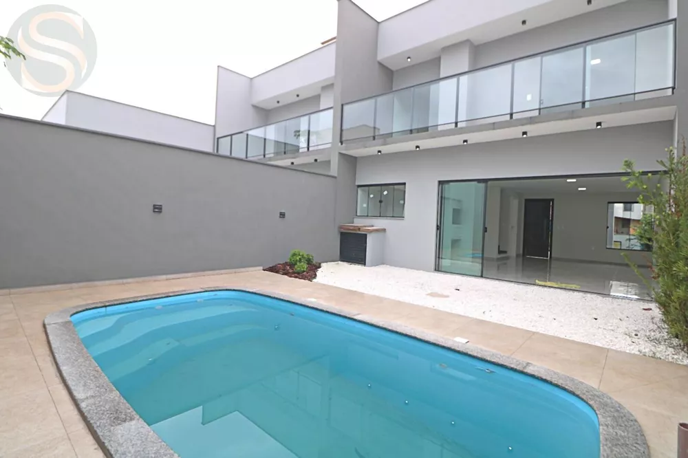 Casa à venda com 3 quartos, 151m² - Foto 1