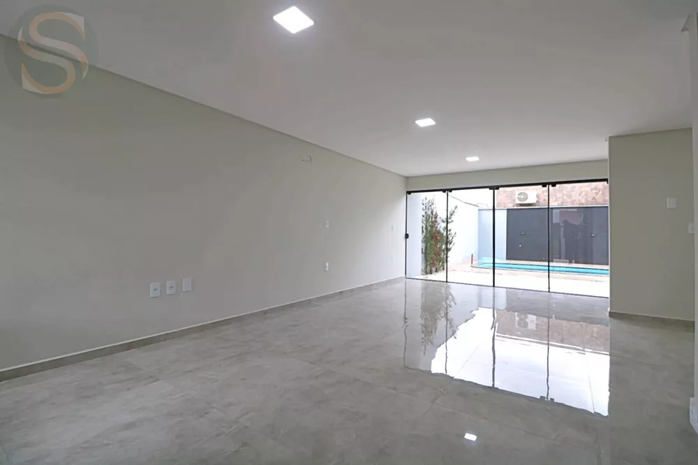 Casa à venda com 3 quartos, 151m² - Foto 2