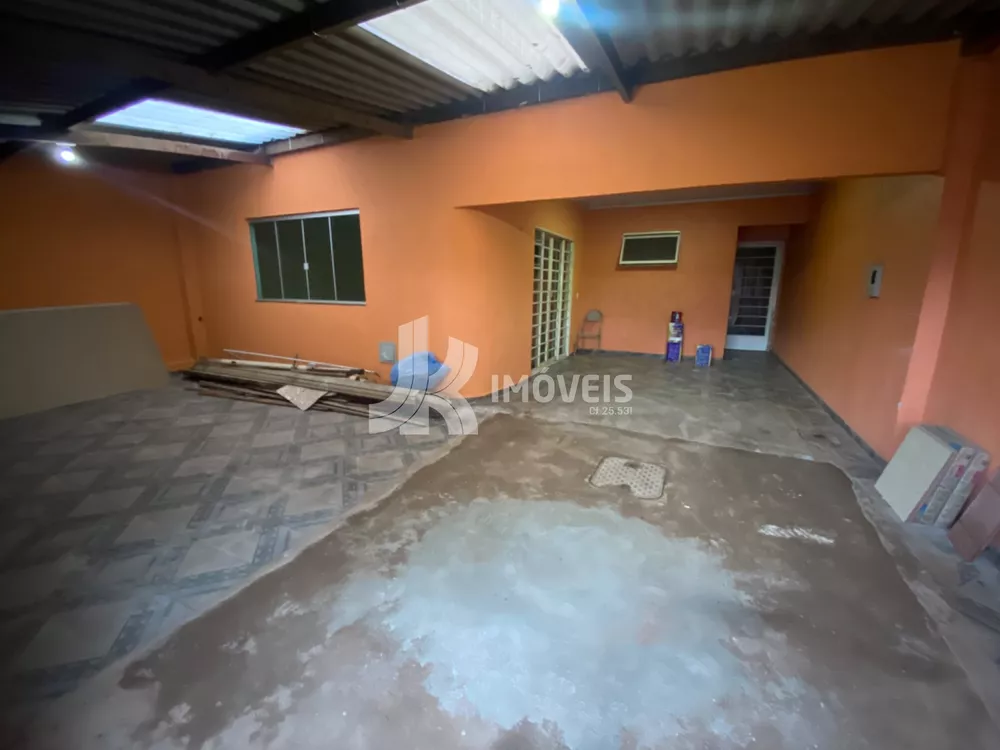 Casa à venda com 2 quartos, 160m² - Foto 1