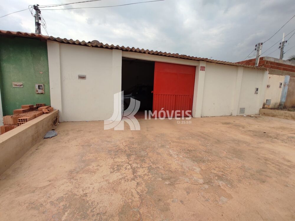 Casa à venda com 3 quartos, 225m² - Foto 1