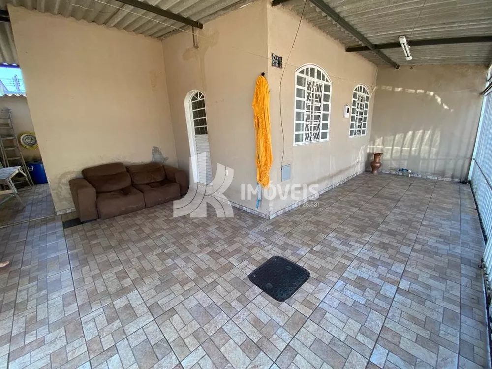 Casa à venda com 3 quartos, 135m² - Foto 2