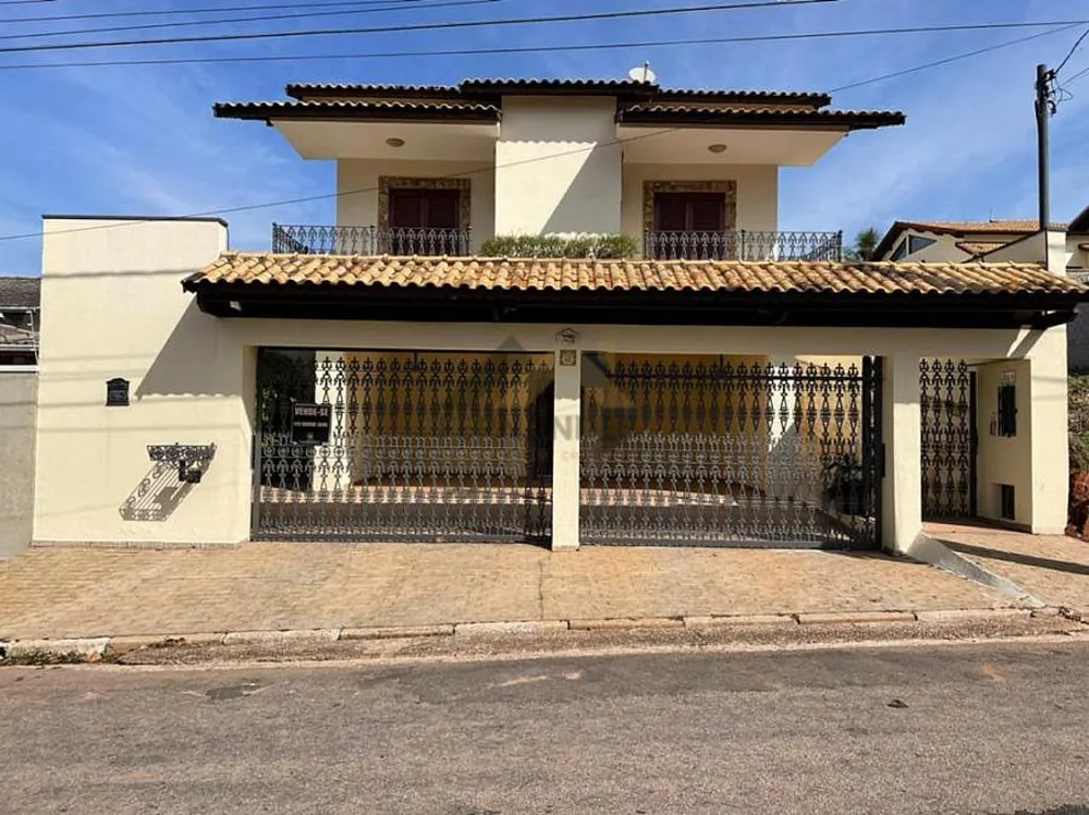 Casa, 3 quartos, 245 m² - Foto 1