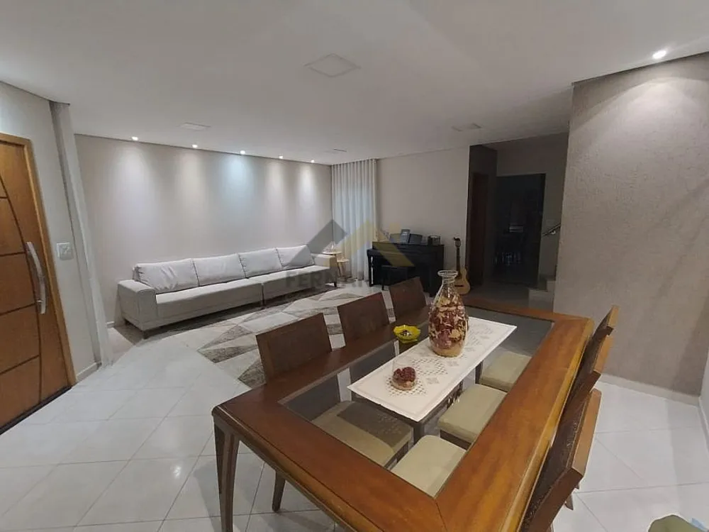 Casa, 3 quartos, 210 m² - Foto 1
