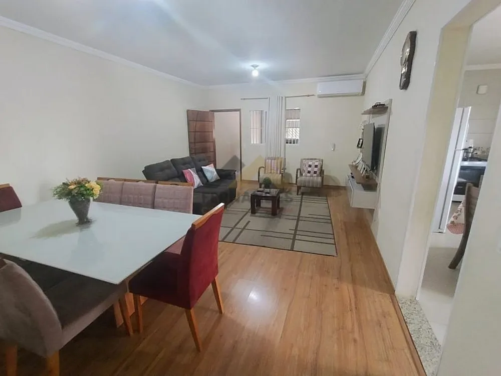 Casa, 4 quartos, 248 m² - Foto 1