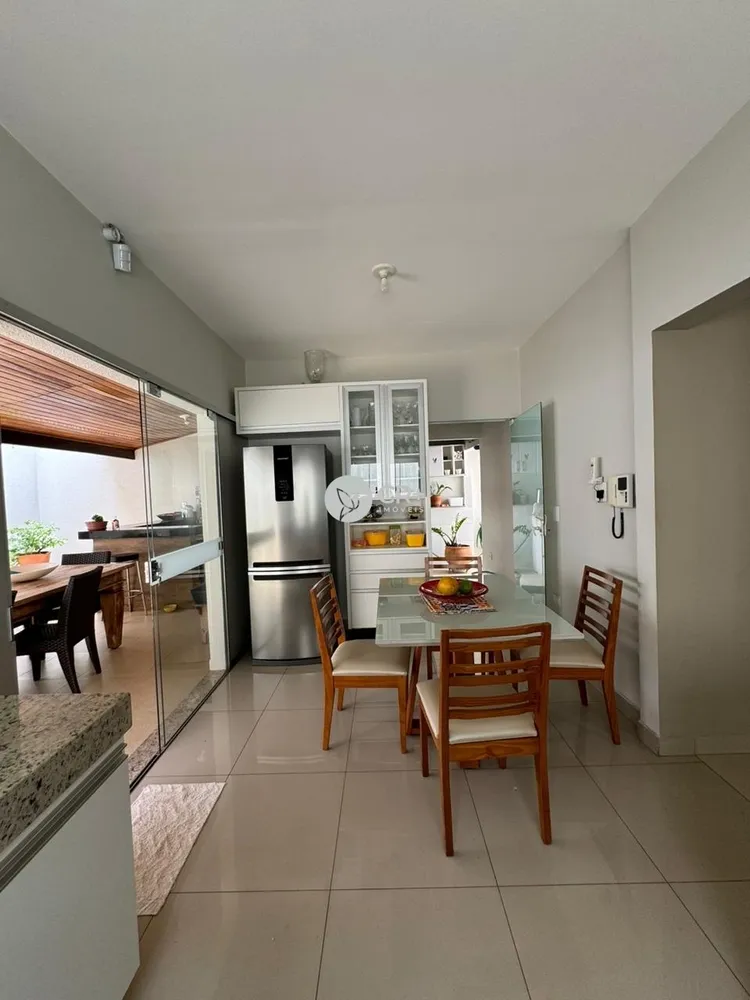 Casa, 3 quartos, 174 m² - Foto 1