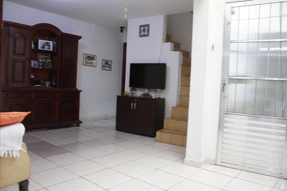 Casa à venda com 3 quartos, 180m² - Foto 2
