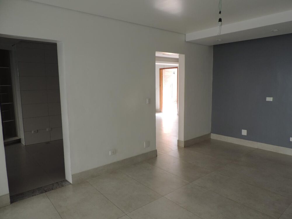 Casa à venda com 3 quartos, 230m² - Foto 4
